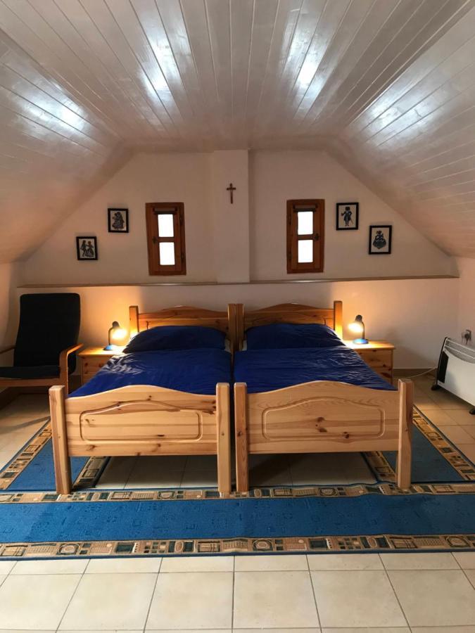 Tradicni Cesky Dum S Loznicemi V Podkrovi Apartment