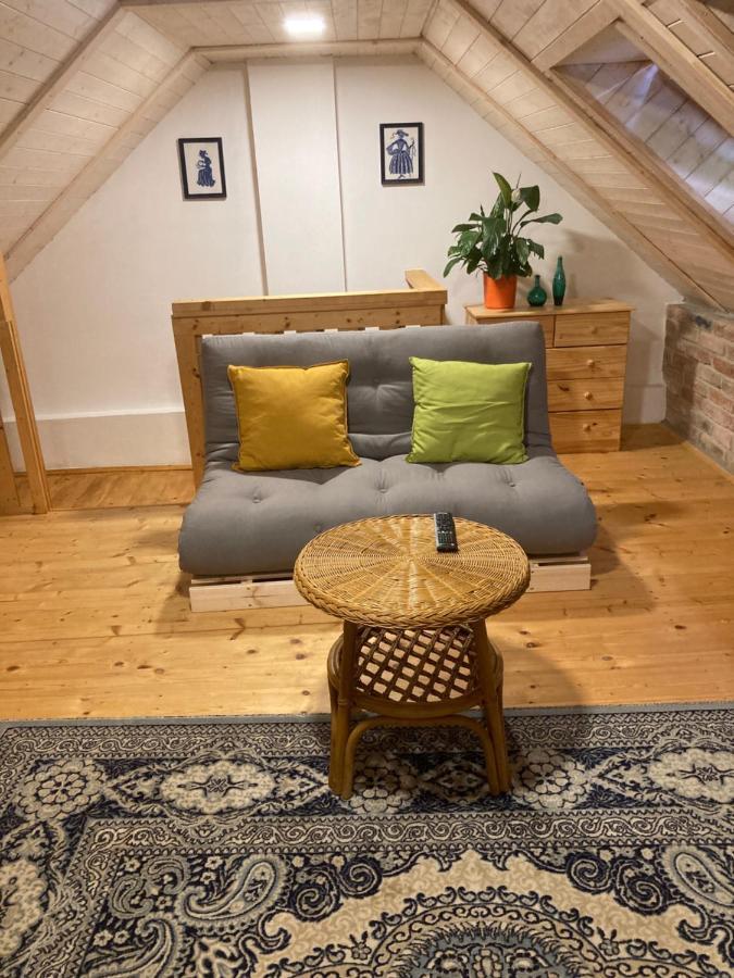 Tradicni Cesky Dum S Loznicemi V Podkrovi Apartment *